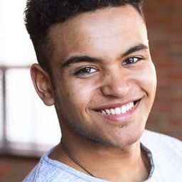 Karl-Antoine Suprice 飾演 Sydney