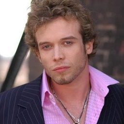 James McAdams 飾演 Dean