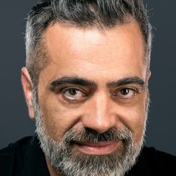 Paulo Calatré 飾演 João Monteiro Oliveira