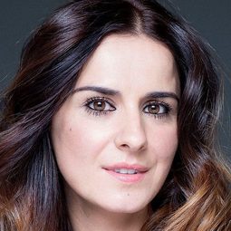 Estíbaliz Gabilondo 飾演 Sagrario