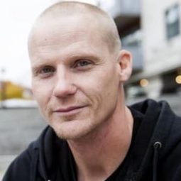 Martin Zetterlund 飾演 