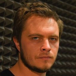 托馬斯·舒哈特 - 我是神演員 飾演Wojciech 'Fokus' Alszer