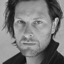 Matt Burns 飾演 William