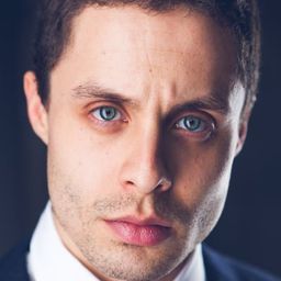 Philippe Bowgen 飾演 Danny