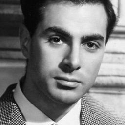 安東尼奧·西法里耶洛 飾演 Mario