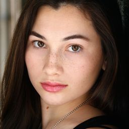 Hunter Ansley Wryn - 衝出寧靜號演員 飾演Young River Tam