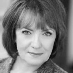 Paula Barrett 飾演 