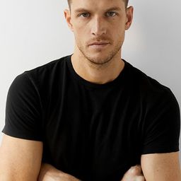 Logan Macrae 飾演 Jodie Clark