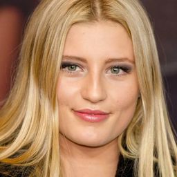 Luna Schweiger 飾演 Tochter Supermarkt