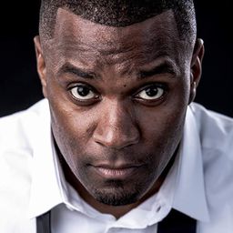 Jay Whittaker 飾演 Stewart