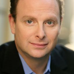 Jake Broder - 飛越情海演員 飾演1st Assistant Director