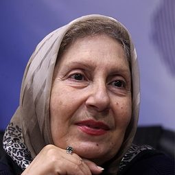 Shirin Yazdanbakhsh 飾演 Simin's Mother