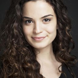 亞絲莉·貝奇洛盧 飾演 Bahar