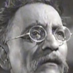 Nana Palsikar 飾演 Nathu