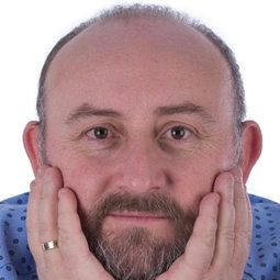 Javier Losán - 神聖足球隊演員 飾演Padre Antoñanzas