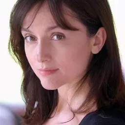 Margot Abascal 飾演 Grandmother