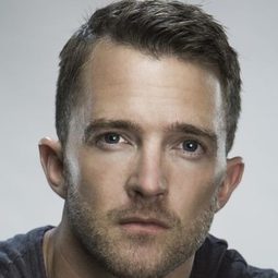 Tim Draxl - Ivory演員 飾演Andreas