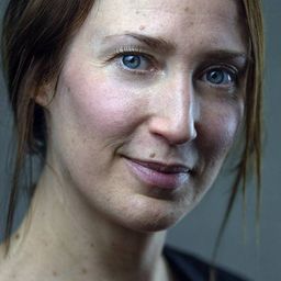 Erica Löfgren 飾演 Klara