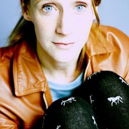 Melanie Straub 飾演 Dr. Schönemann