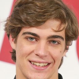 羅蘭佐·祖佐洛 - 阿瑪菲豔陽天演員 飾演Vincenzo