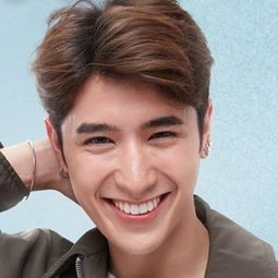 Akalavut Mankalasut 飾演 Chang