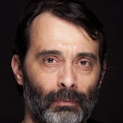 阿里夫·皮斯金 - 做自己萬歲演員 飾演Hamdi