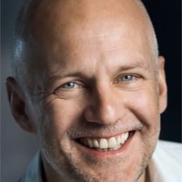 Troels Lyby 飾演 Jørgen