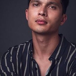 Chris Labadie 飾演 Jay