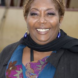 Chris Comvalius 飾演 Farida