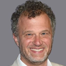 Ben Weber 飾演 Peter McGrath