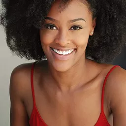 Taylor Leigh Edwards 飾演 Angie