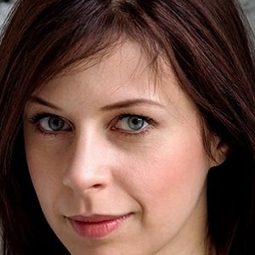 Irina Kireeva 飾演 Anastasia / Baroness (voice)