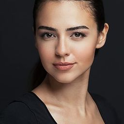 艾希罕·梅波拉 飾演 Ebru