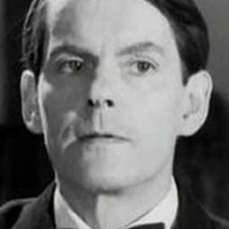 Kenneth Fortescue 飾演 Albert Clitterbern