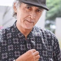 Yusef Muldiyana 飾演 Father