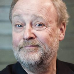 Per Eggers 飾演 Prästen