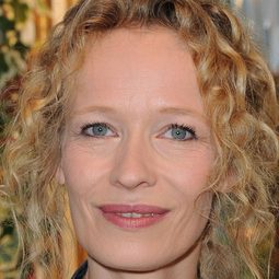 Sophie Broustal - 無名劍：傾城爭霸演員 飾演Isabel