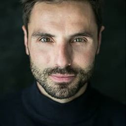 Wojciech Sikora 飾演 