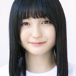 篠川桃音 飾演 Hotaru Suzuoka