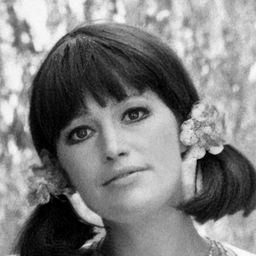 Francesca Romana Coluzzi - The Two Parachutists演員 飾演Passion Flower