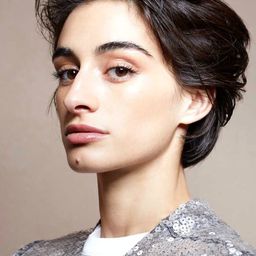 米凱拉·德·羅西 飾演 Ambra