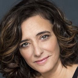 安娜·托倫特 - The Lame Pigeon演員 飾演Adoración