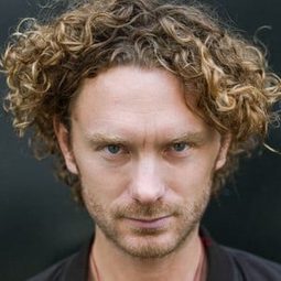 Sjoerd Dragtsma - 因為友你演員 飾演Mitch