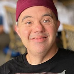 Arnaud Toupense - 小小的絕招演員 飾演Arnaud