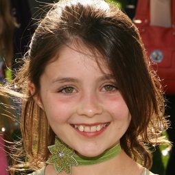 Peigi Barker 飾演 Young Merida (voice)