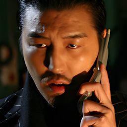 Hironari Ohshima 飾演 