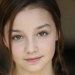 Mackenzie Aladjem 飾演 Jenny Johnstone