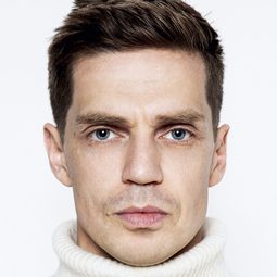 Björn Stefánsson 飾演 Gunnar