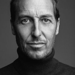 Àngel Fígols - 寡婦遊戲演員 飾演Promotor