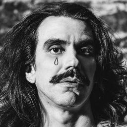 Zéu Britto 飾演 Miguel